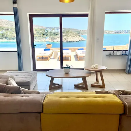 Seawave Villas, By Hellocrete Villa *