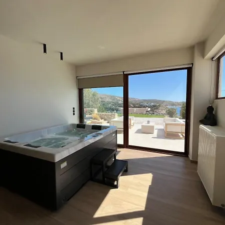 Seawave Villas, By Hellocrete Villa *