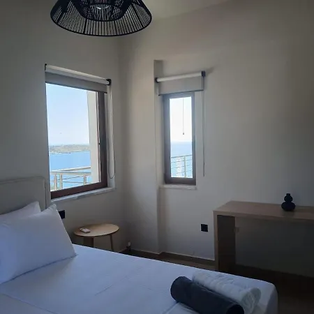Seawave Villas, By Hellocrete Villa