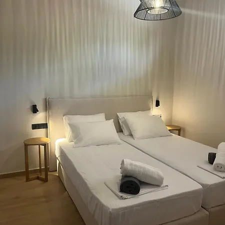 Seawave Villas, By Hellocrete Villa