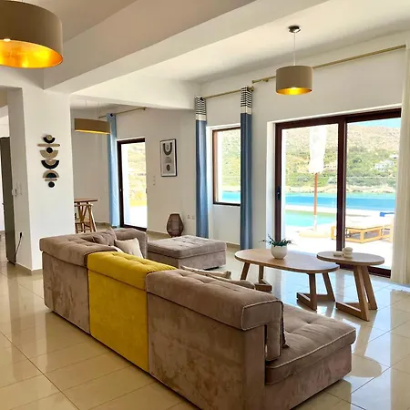 Seawave Villas, By Hellocrete * 干尼亞