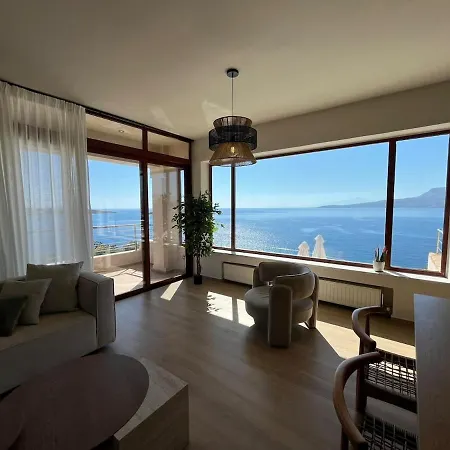 Seawave Villas, By Hellocrete *
